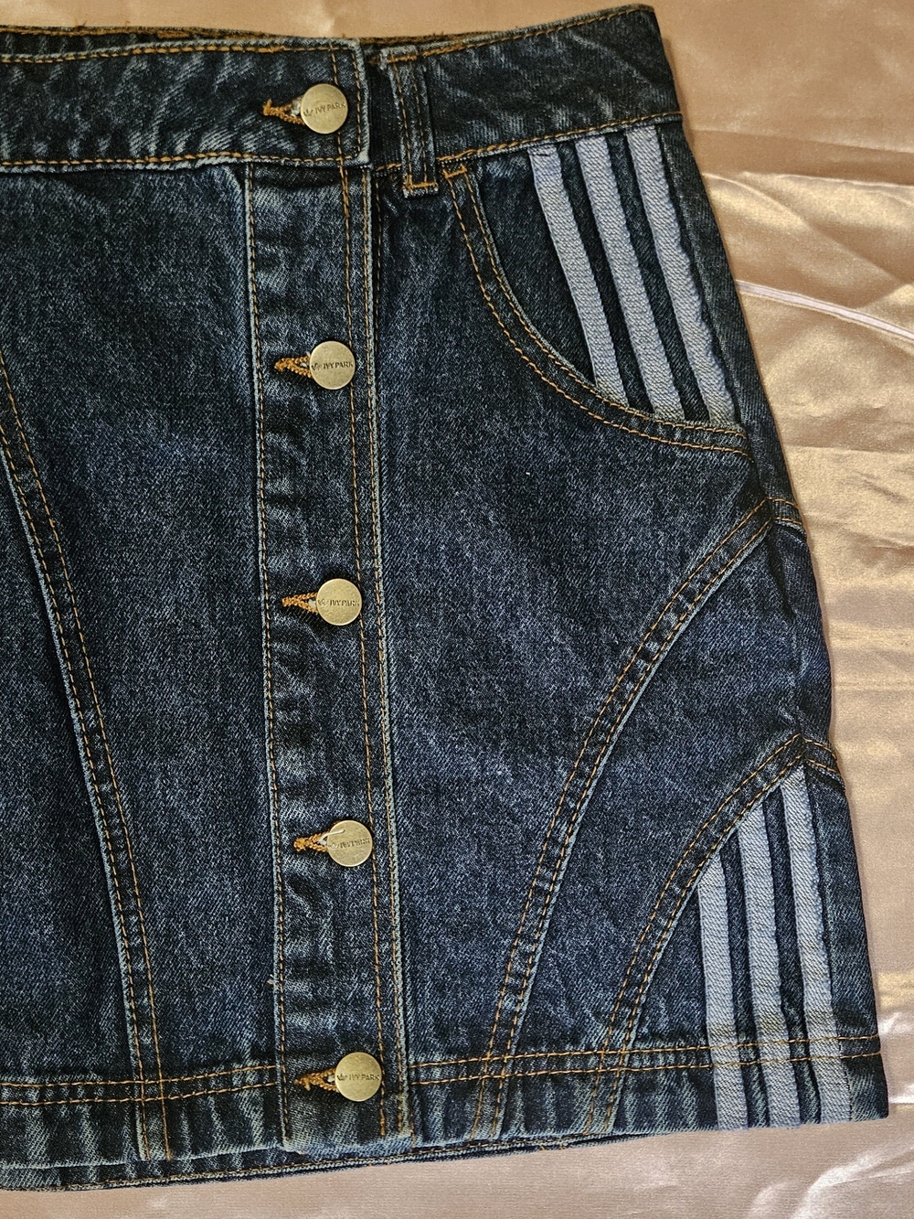 IVY PARK Rodeo Denim Button-Front Mini Skirt - Picture 4 of 6